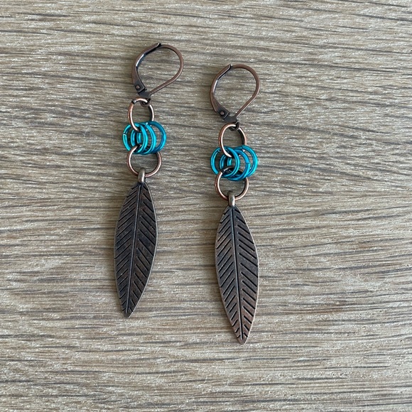 HAND CRAFTED Earrings Antiqued Copper Turquoise Metallic Rings Leaves - Picture 1 of 12